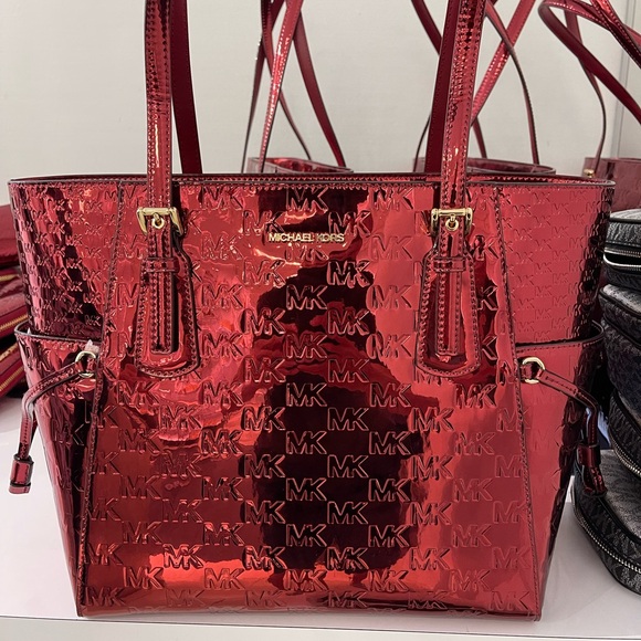 MICHAEL KORS Voyager Lg Metallic Logo Debossed EW Shoulder Tote Bag
Cherry 
NWT - Picture 6 of 16